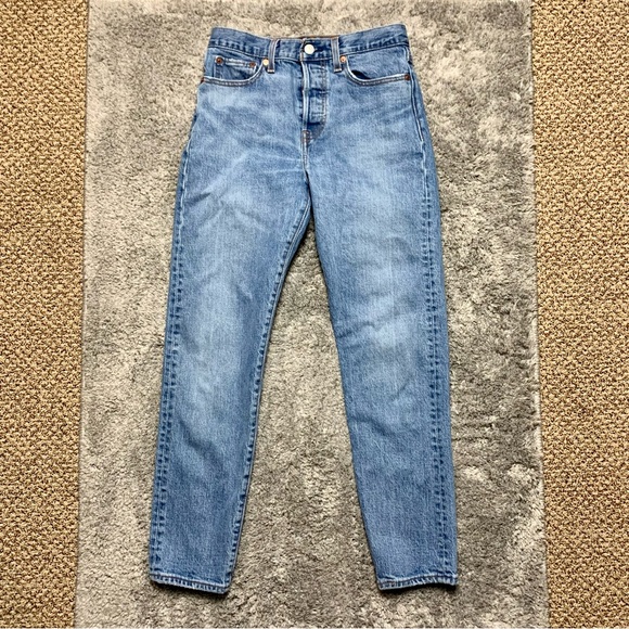 Levi's Wedgie Medium Wash Jeans - Picture 1 of 8